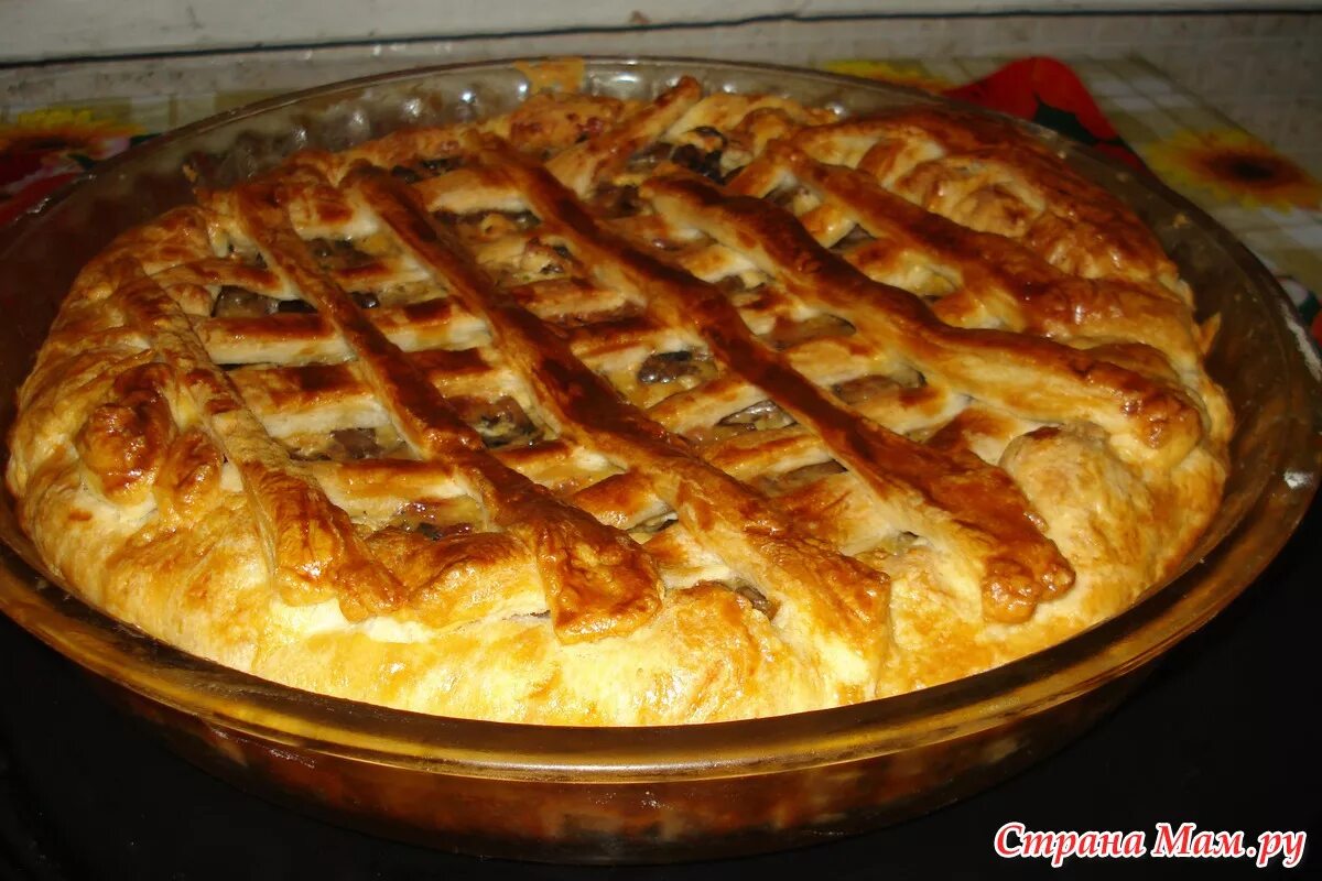 Пироги с мясом в духовке фото Слоеный пирог с курицей и грибами - Страна Мам