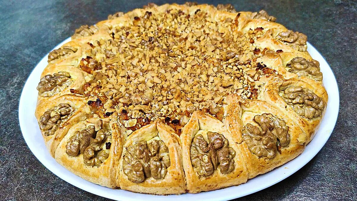 Пироги с орехами рецепт с фото В гостях подали оригинальный песочный пирог к чаю, с орехами и курагой: теперь г