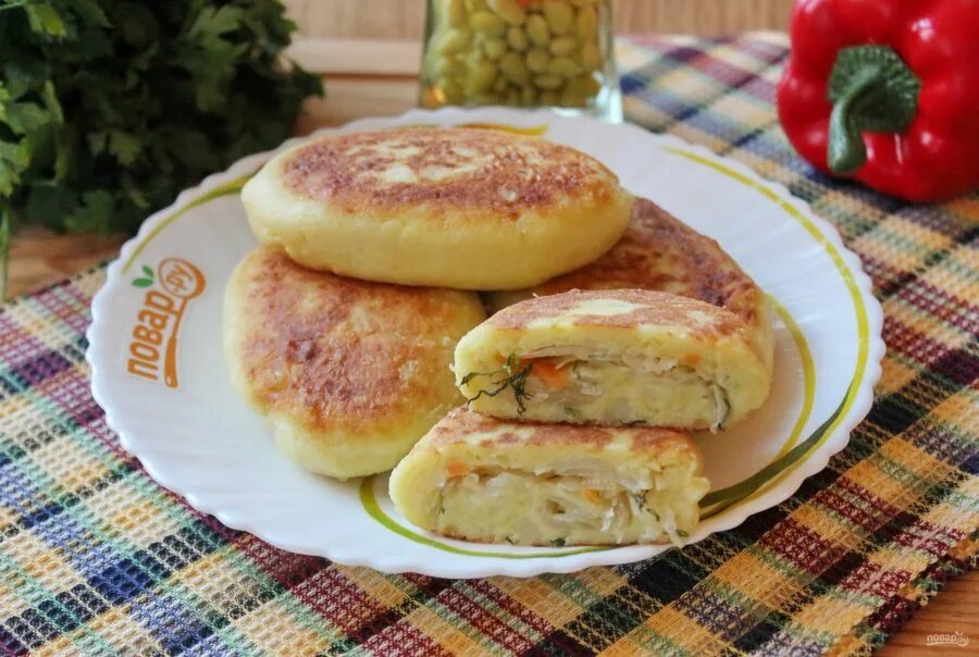Пирожки картофельные с капустой фото Жареные картофельные пирожки с квашеной капустой - пошаговый рецепт с фото на По