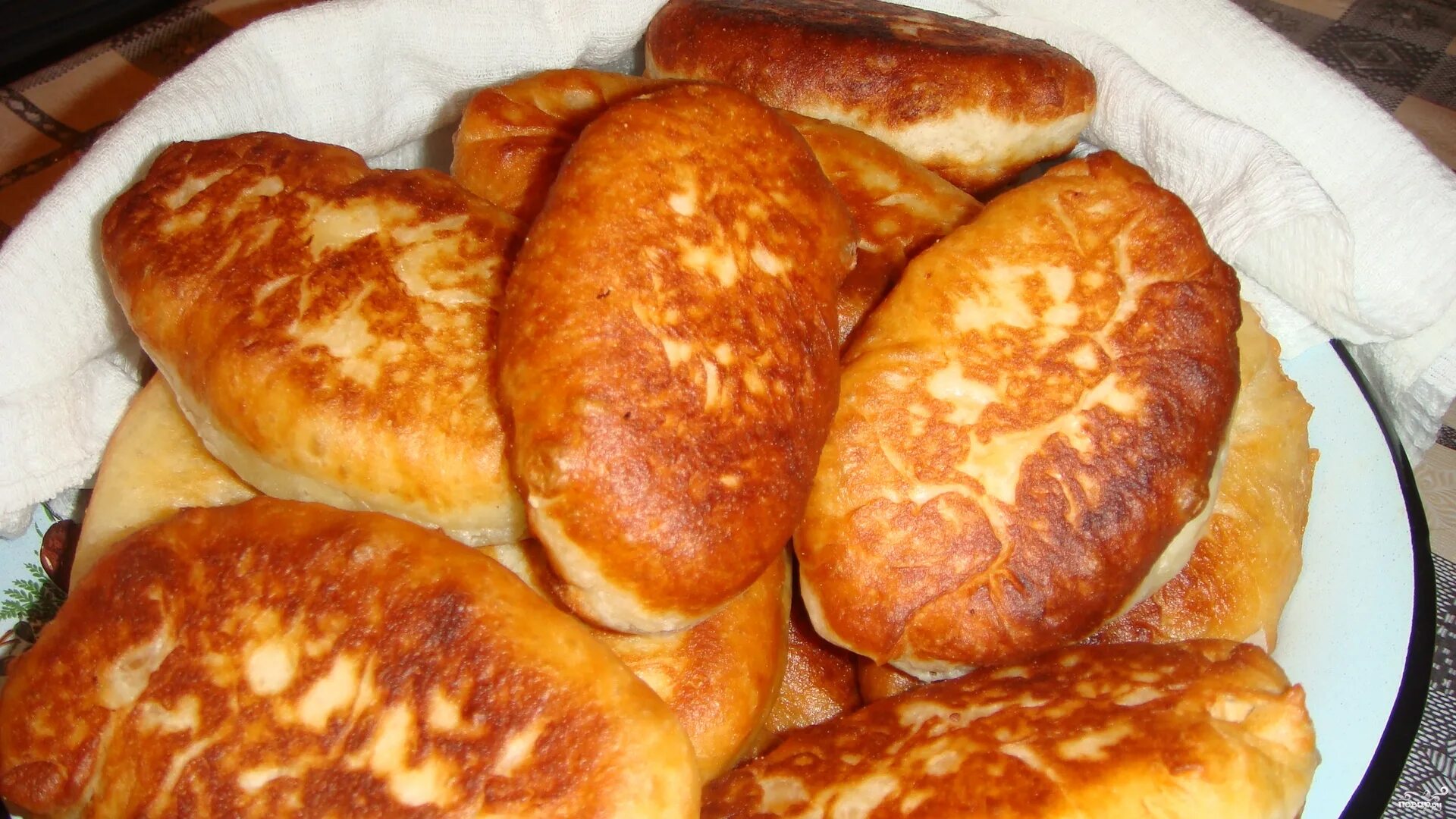 Пирожки на дрожжах на сковороде фото Дрожжевое тесто с картошкой - CoffeePapa.ru