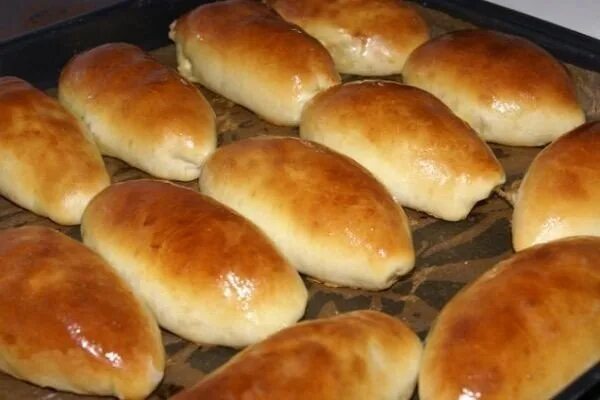Пирожки на дрожжах в духовке фото Cakes in five minutes. Well very easy dough !!! Keep it on the wall. Will come i