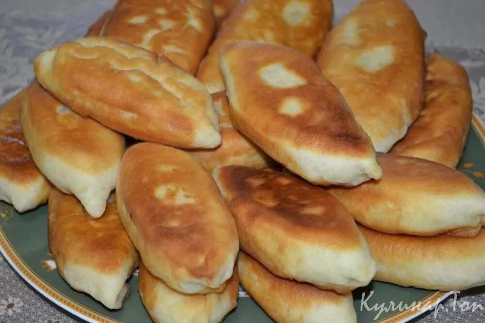Пирожки на кефире фото Рецепт пирожков с капустой на сковороде дрожжах eCookie.ru