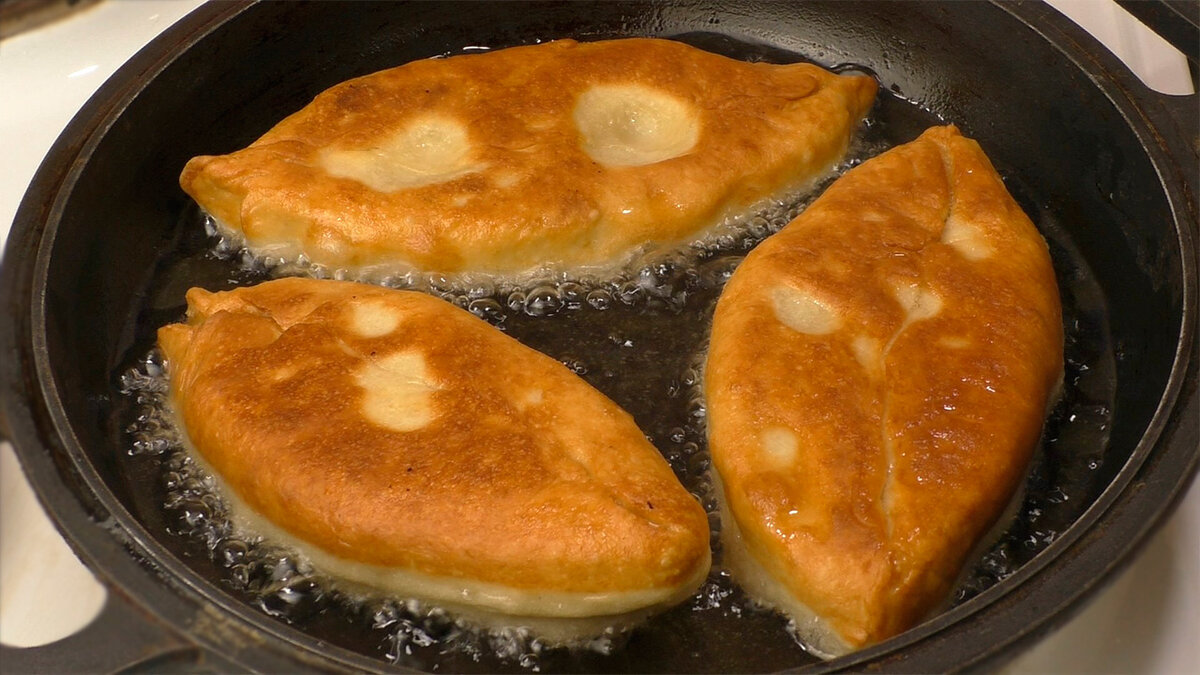 Пирожки на сковороде с фото пошагово Невероятно вкусные и мягкие пирожки на кефире за 30 минут: быстрый ходовой рецеп