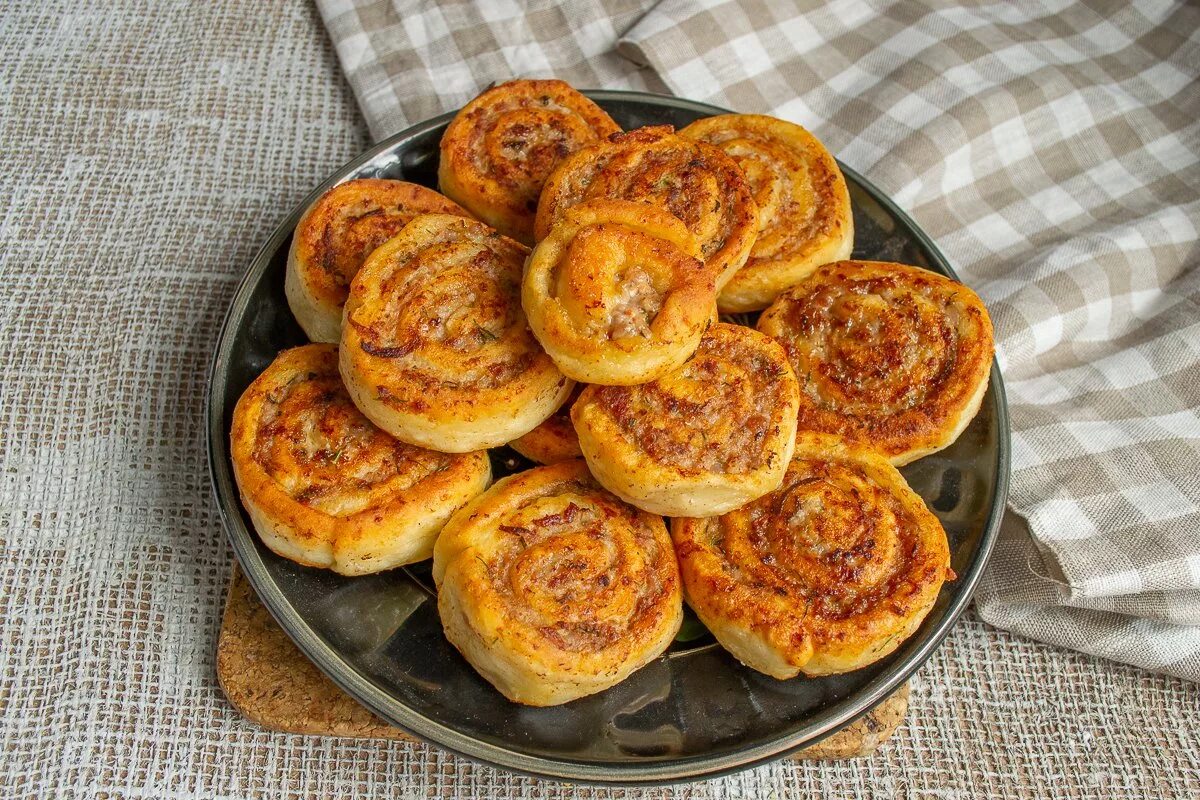 Пирожки с фаршем на сковороде фото Вкуснейшие пирожки-рулетики с фаршем на сковороде. Пошаговый рецепт с фото - Бот