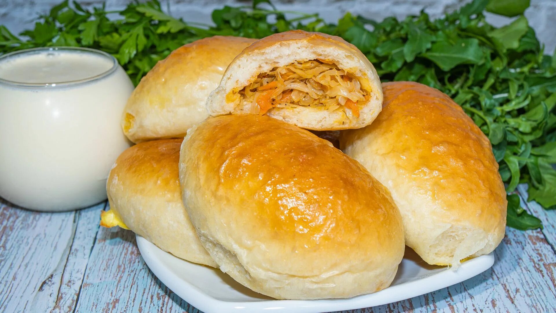 Пирожки с капустой и яйцом фото Пирожки с капустой из сдобного дрожжевого теста, в духовке Ricetta