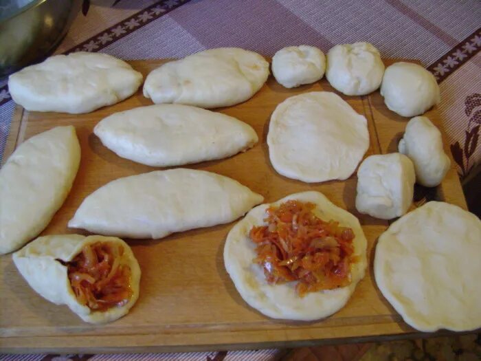 Пирожки с капустой пошагово с фото Как правильно лепить пирожки из дрожжевого и слоеного теста с начинкой для духов