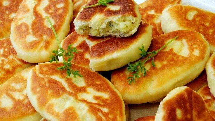 Пирожки с картошкой в духовке фото Быстрые пирожки с кортошкой. Идеи для блюд, Хорошая еда, Еда