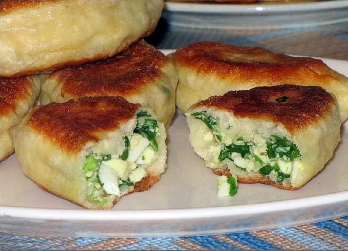 Пирожки с луком рецепт с фото Жареные пирожки с зеленым луком и яйцом дрожжевые рецепт с фото пошагово - 1000.