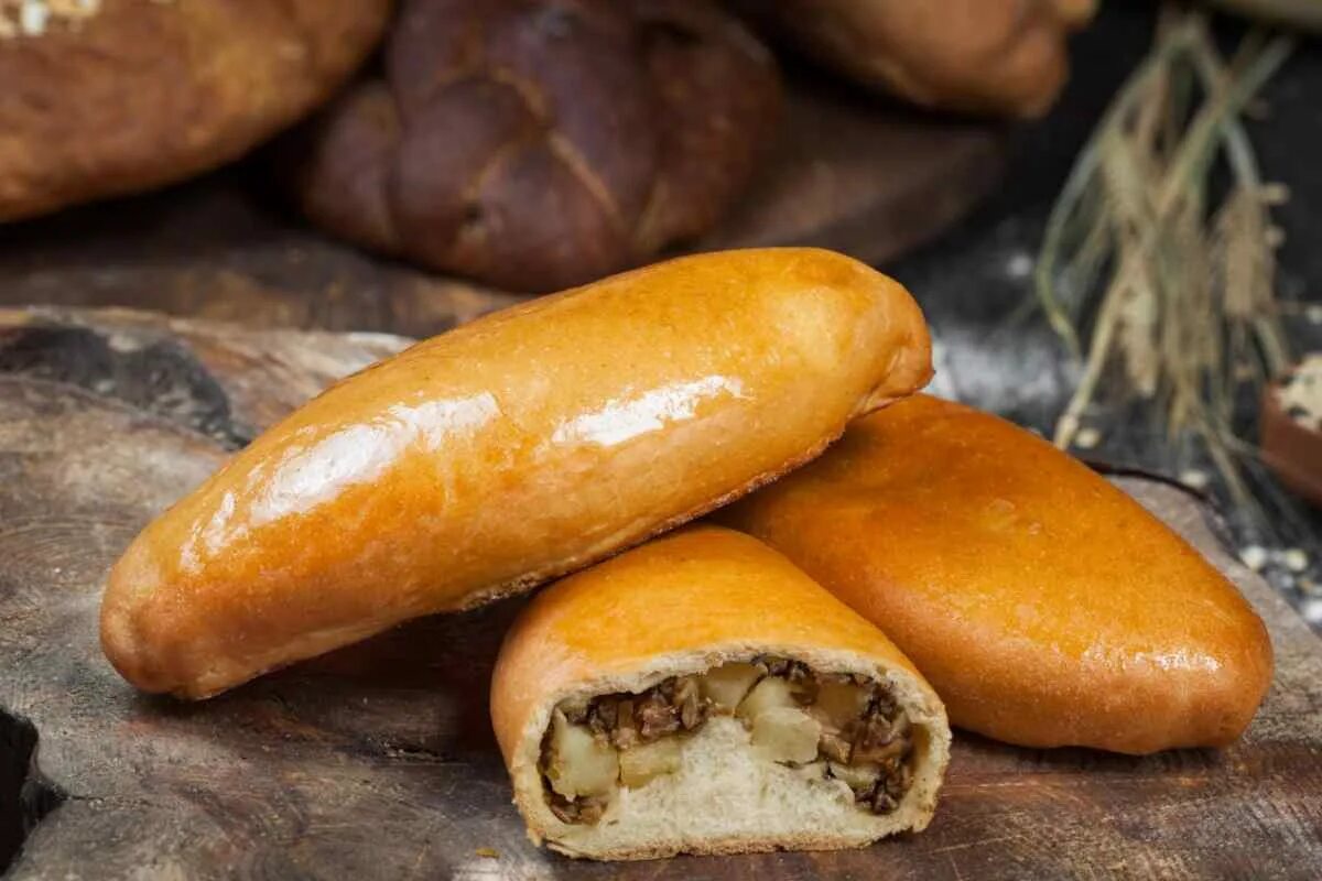 Пирожки с мясом фото Сытные пирожки заказать с доставкой по Москве - Пироги да Булки