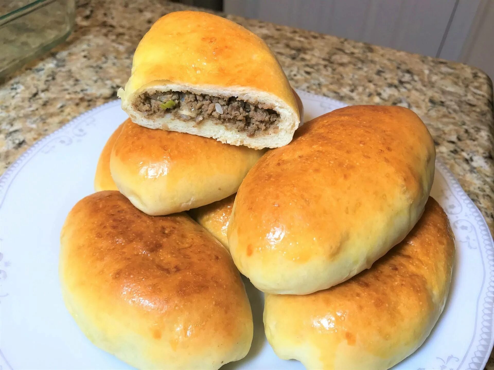 Пирожки с мясом фото Постные дрожжевые пирожки - простой и вкусный рецепт с пошаговыми фото