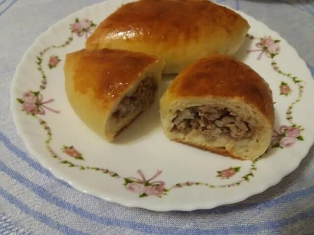 Пирожки с мясом в духовке фото Пирожки с мясом и рисом из дрожжевого теста в духовке " ЕДАТОП - Сайт про еду, д