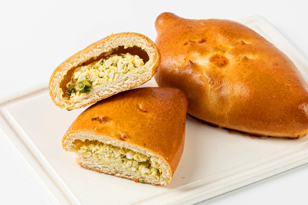 Пирожки с рисом и яйцом фото Пирожки с рисом, яйцом и зеленым луком с бесплатной доставкой на дом из "ВкусВил