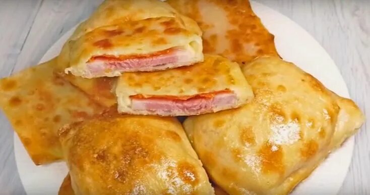 Пирожки с сыром фото Мини-пирожки с ветчиной, сыром и помидорами (с изображениями) Еда, Идеи для блюд