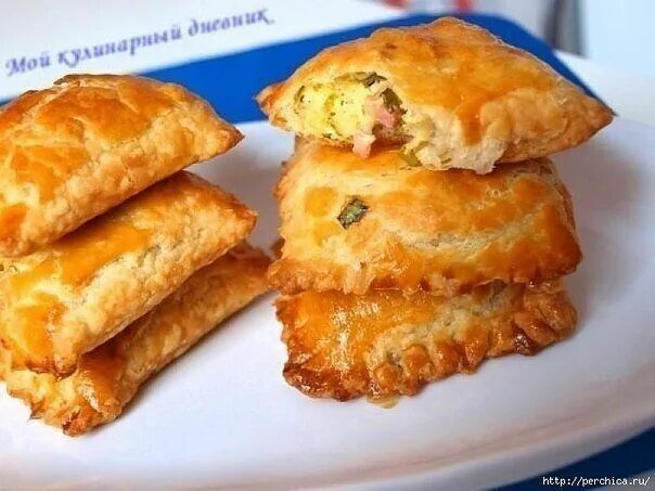 Пирожки с сыром фото Пирожки из солоеного теста с зеленым луком, сыром и вечиной... Интересный контен