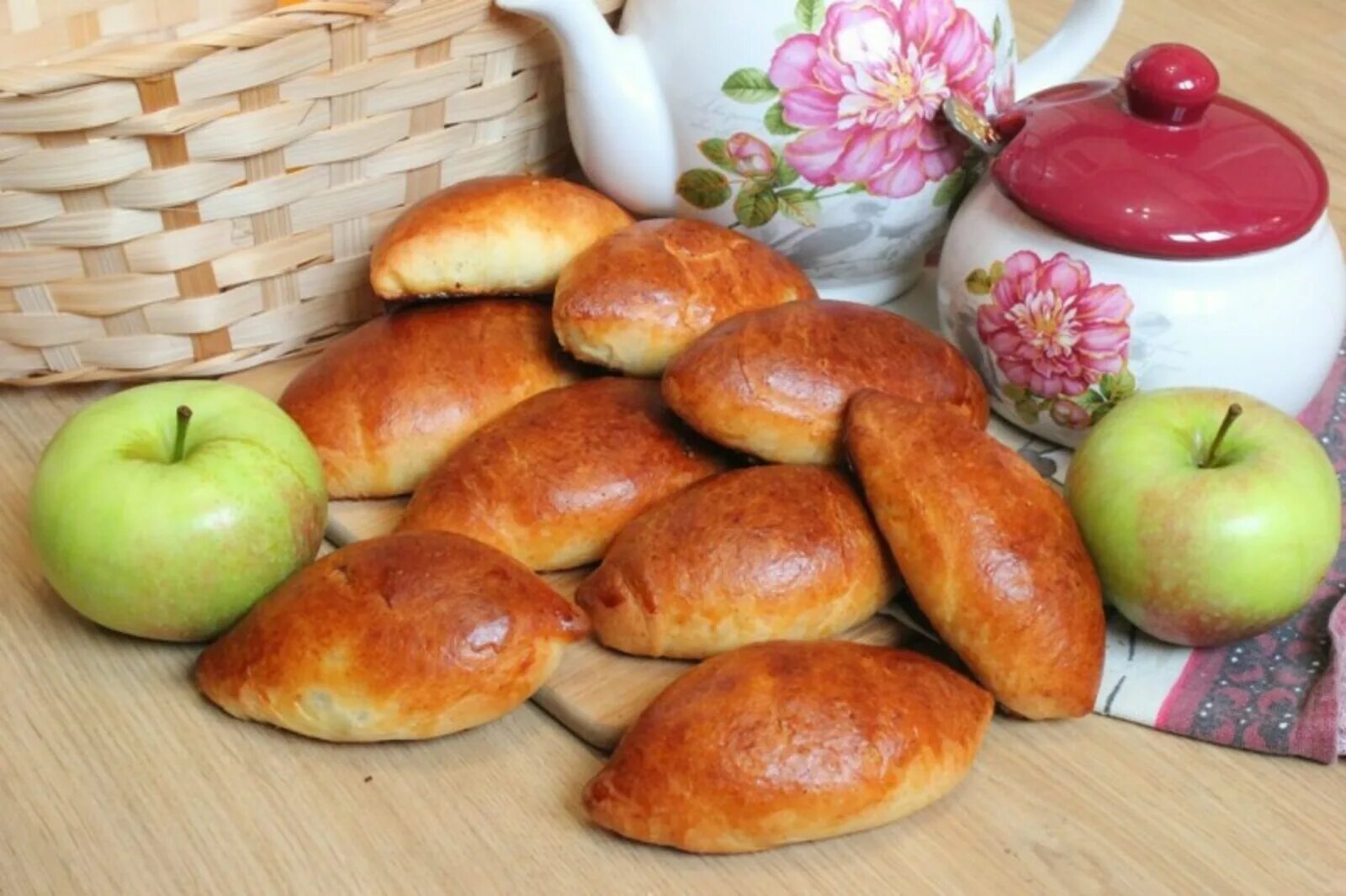 Пирожки с яблоками на сковороде фото Бөйөрөктәр өсөн универсаль ҡамыр