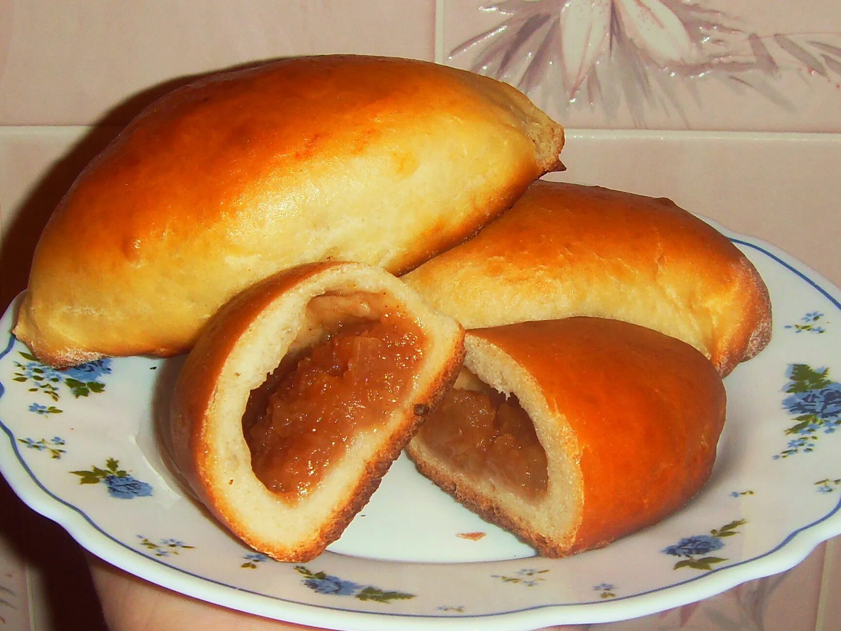 Пирожки с яблоком фото Пирожки с яблоками - пошаговый рецепт с фото (11507 просмотров)