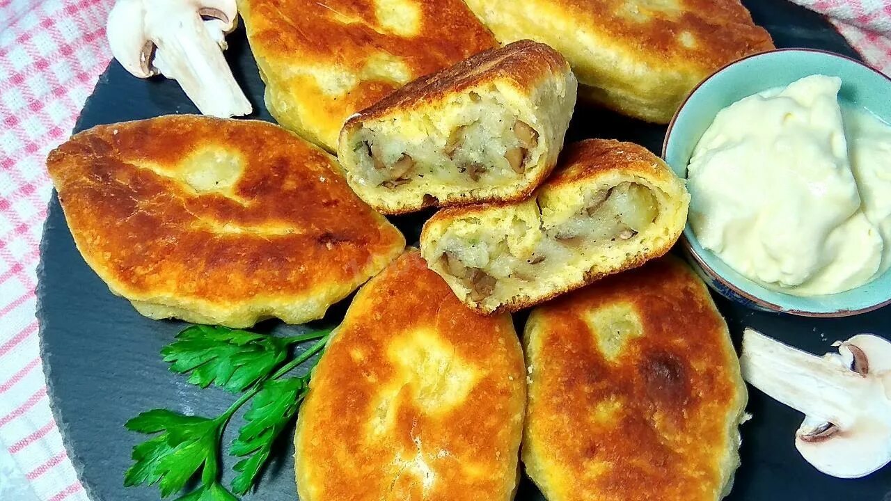 Пирожки вкусные рецепты с фото простые Жареные пирожки на кефире с картошкой и грибами рецепт фото пошагово и видео - 1