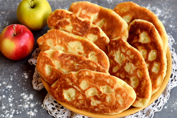 Пирожки жареные с яблоками с фото Пирожки с яблоками жареные на сковороде - рецепт с фото