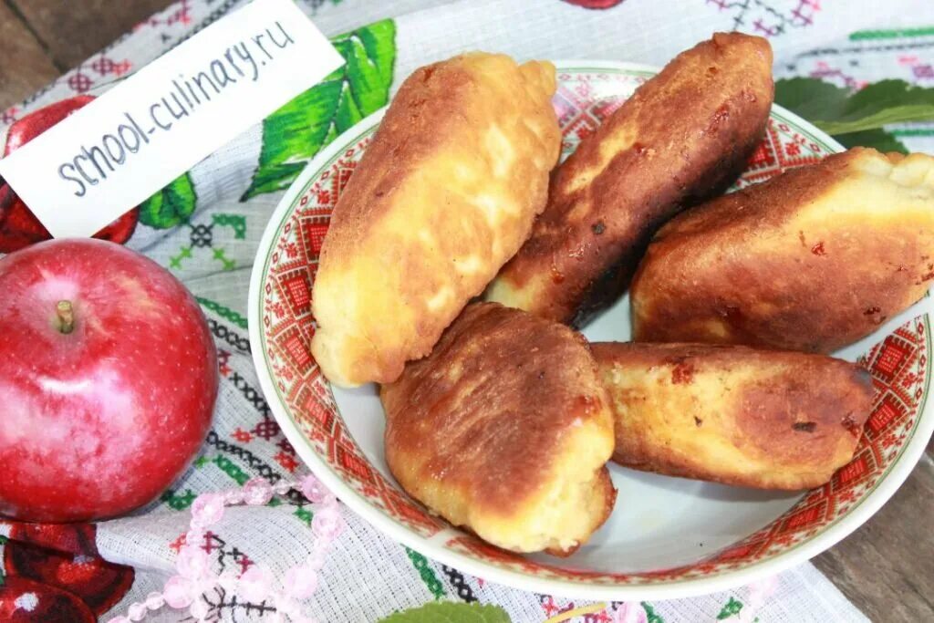 Пирожки жареные с яблоками с фото Жареные пирожки с яблоками school-culinary.ru Дзен
