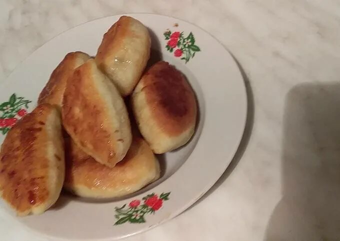 Пирожки жареные с яблоками с фото Жареные пирожки с яблоками на сковороде - CoffeePapa.ru