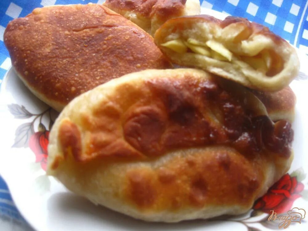 Пирожки жареные с яблоками с фото Пирожки с яблоками из дрожжевого жареные eCookie.ru