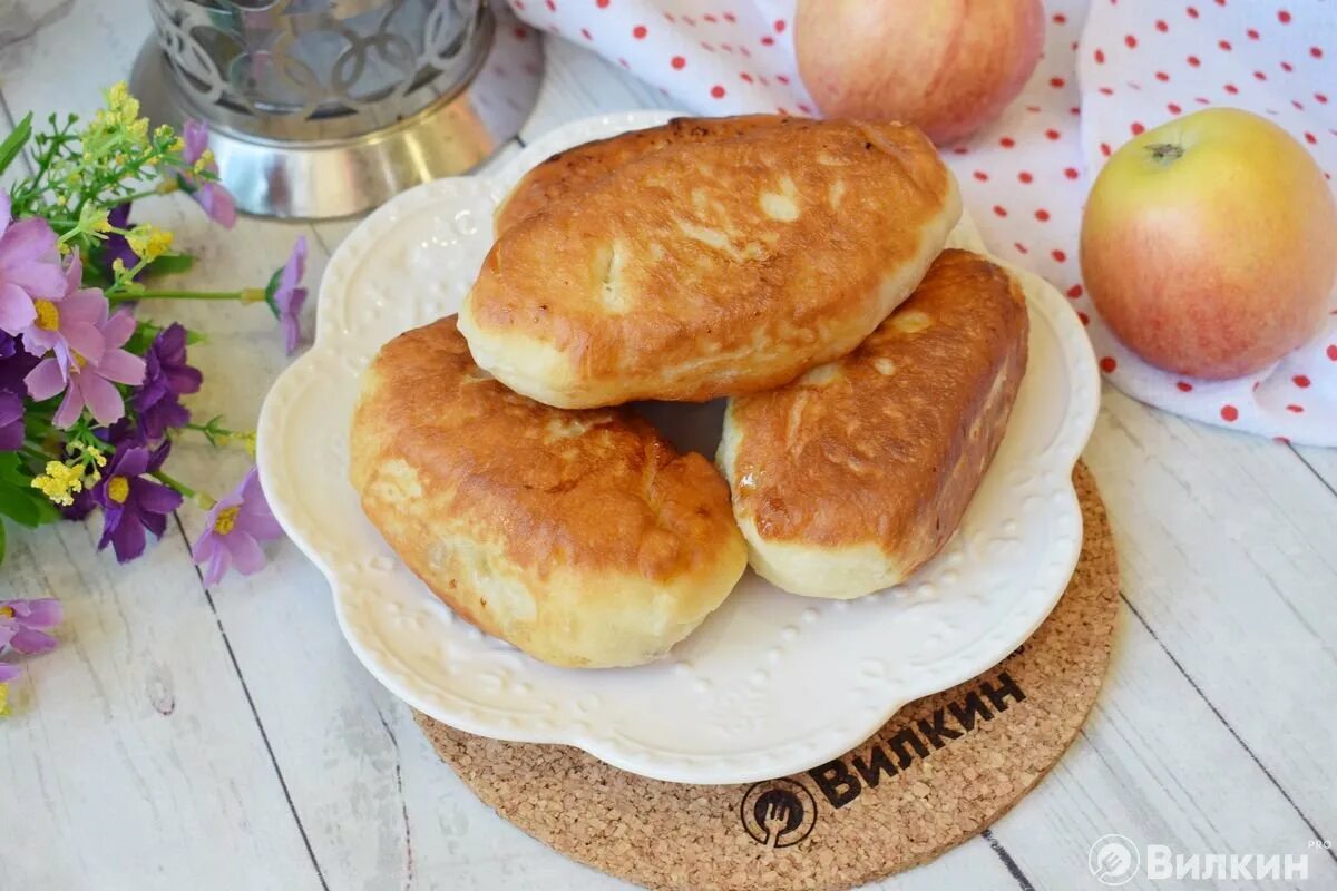 Пирожки жареные с яблоками с фото Пирожки с яблоками, жареные на сковороде: рецепт с фото пошагово