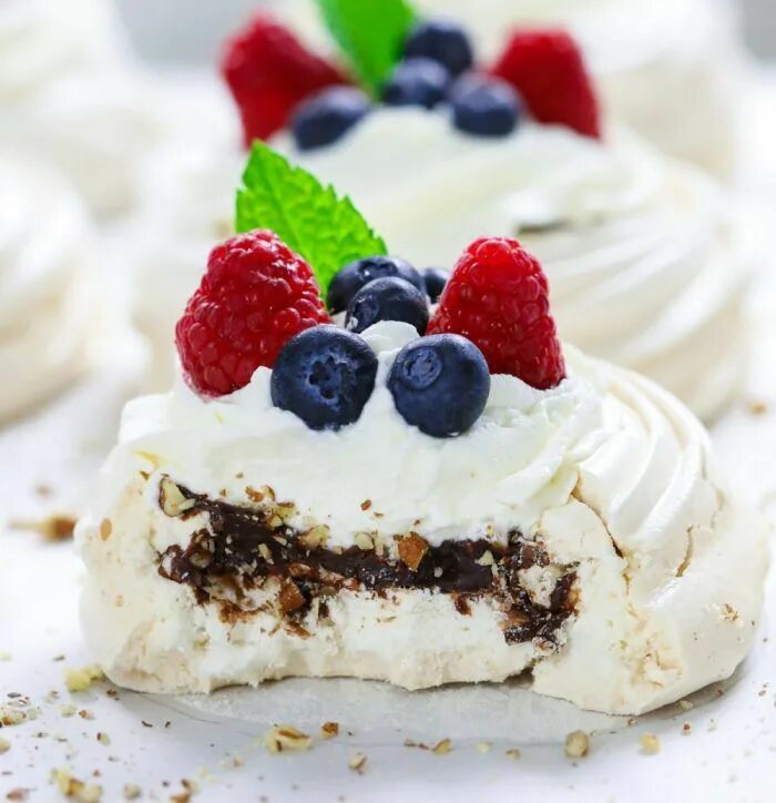 Пирожное анна павлова фото классический рецепт 16 Mini Pavlova Desserts Recipes Pavlova recipe, Mini pavlova, Punch bowl cake r