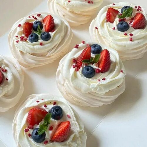 Пирожное павлова фото Рецепт Лимонное печенье Dessert cake recipes, Best fruit cake recipe, Cake recip