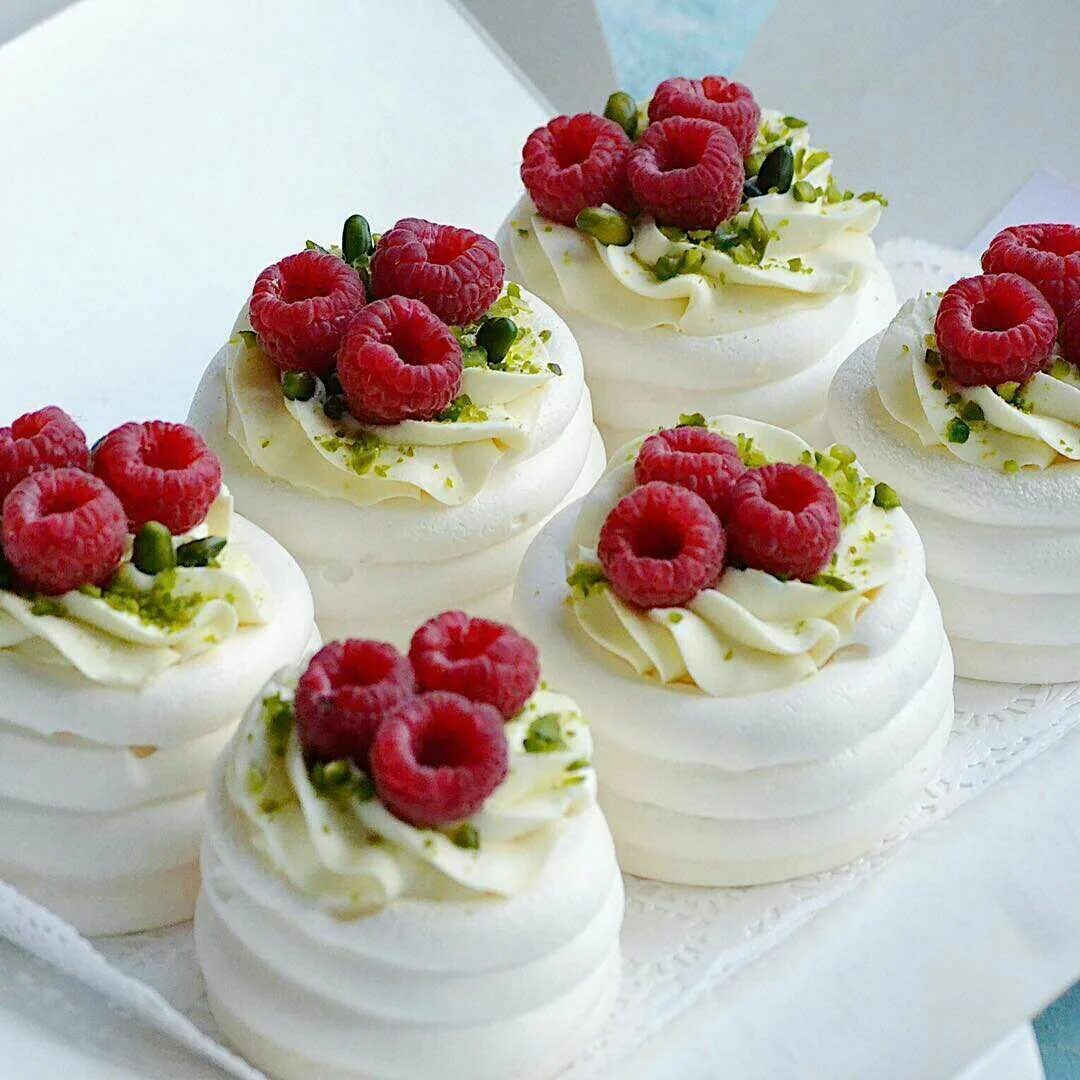 Пирожное павлова фото Pin by Sonia Da Silva on dulces Pavlova dessert, Desserts, Buttercream cake deco