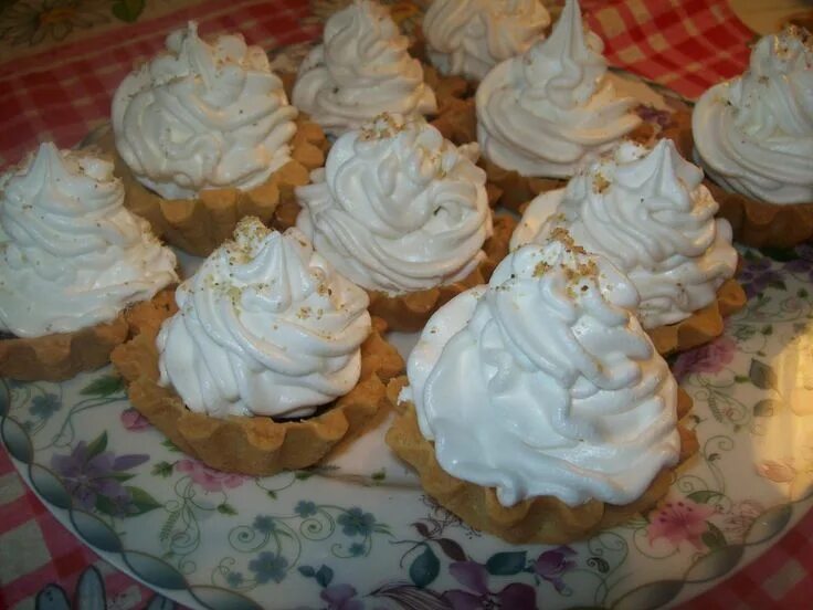 Пирожное с кремом фото Пирожное Корзинка с белковым заварным кремом. Food, Yummy food, Desserts