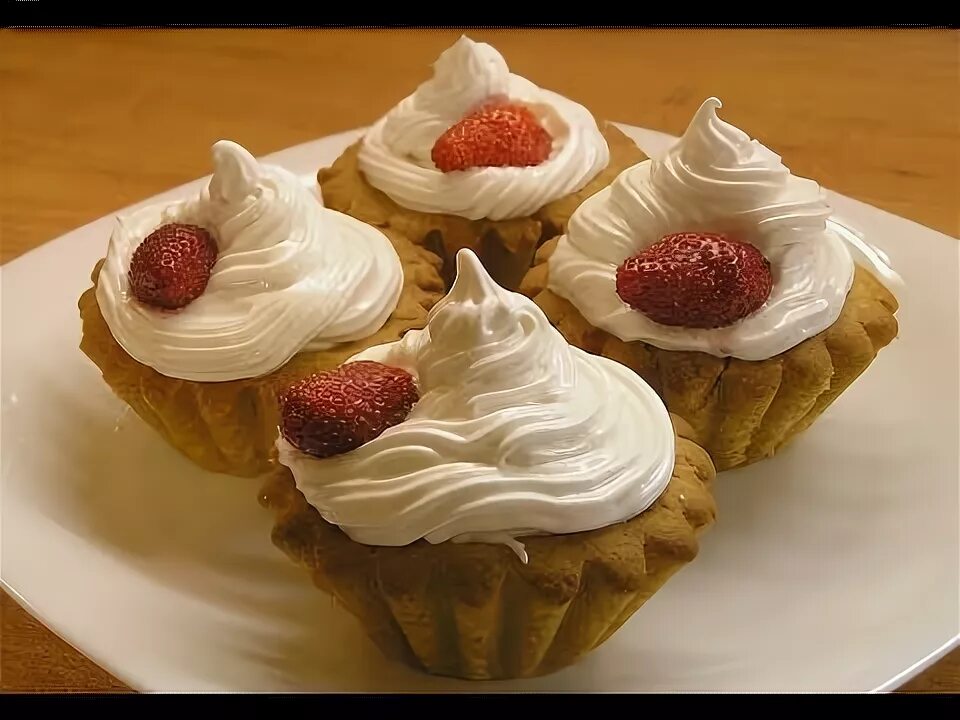 Пирожное с кремом фото Пирожное Корзиночка: вкус детства / How to make Sweet tarts with meringue ♡ Engl