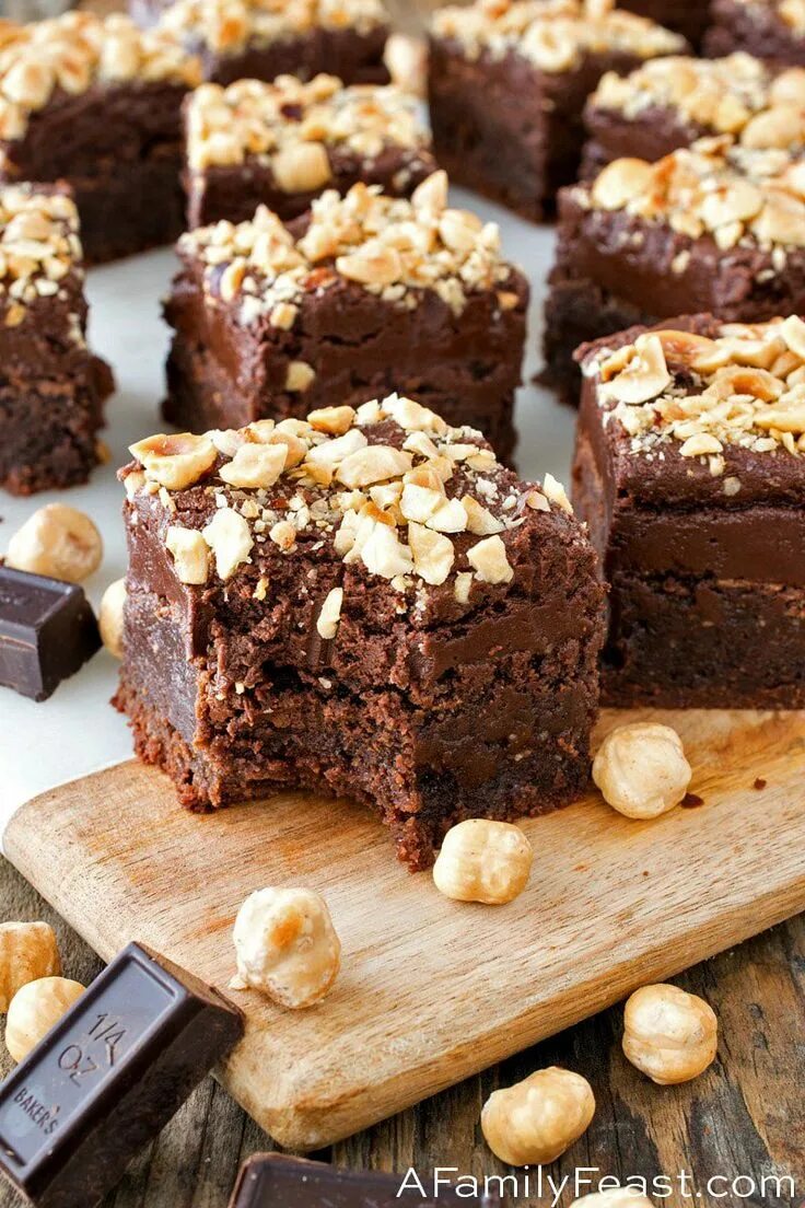 Пирожное с орехами фото These incredible Hazelnut Brownies are rich and fudgy brownies that are loaded w