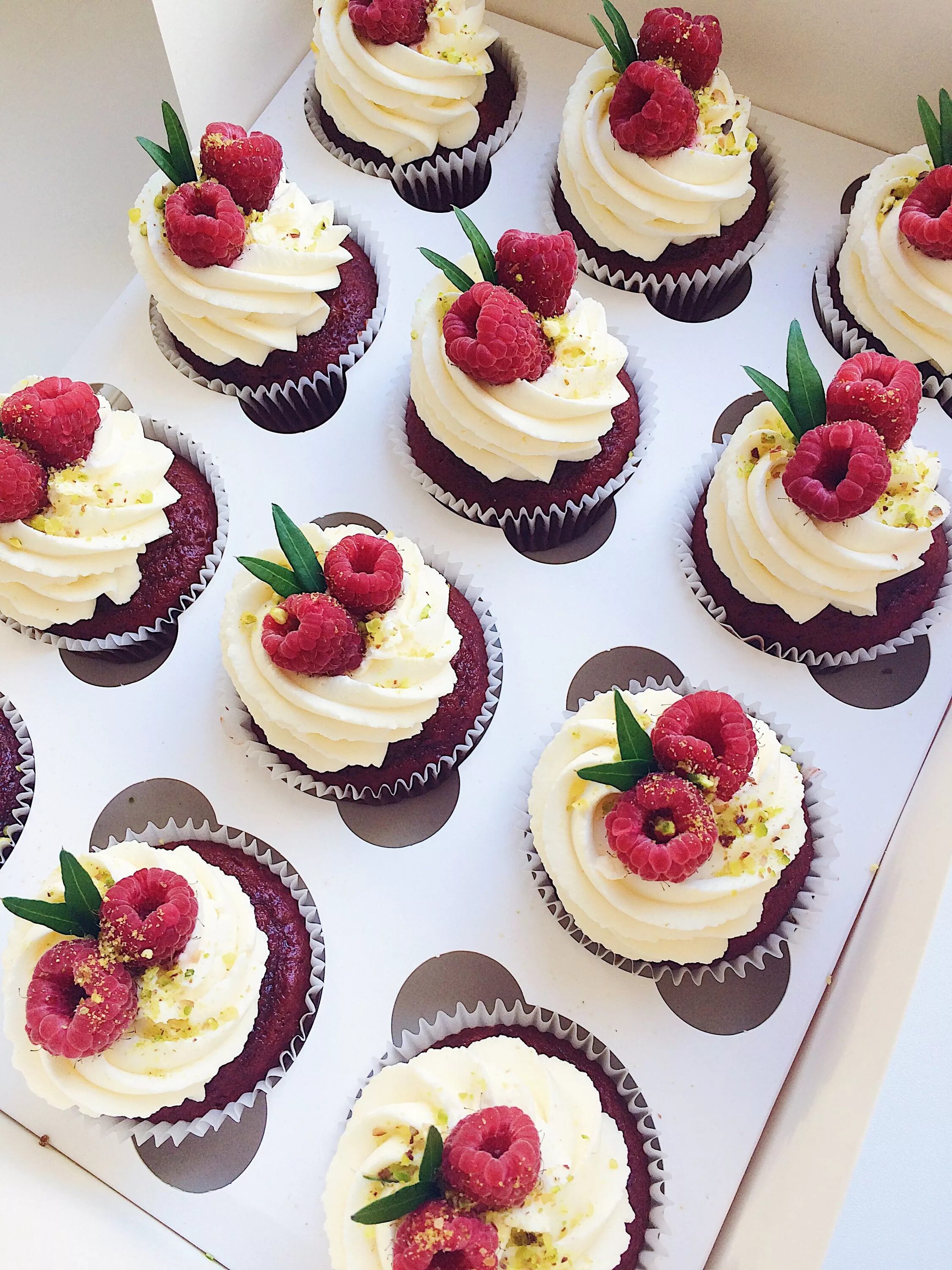 Пирожное в домашних условиях фото Капкейки Красный Бархат Summer dessert recipes, Cupcake cake designs, Desserts