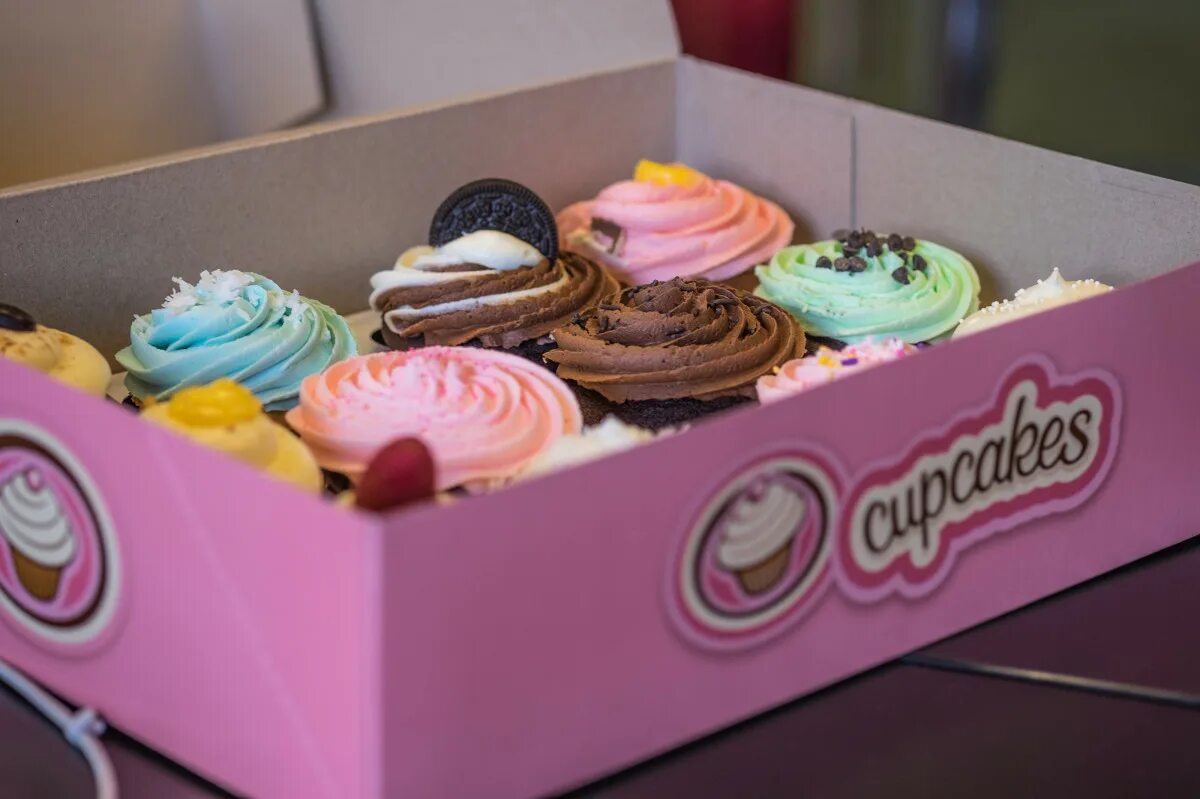 Пирожное в коробках фото Free Images : celebration, food, pink, cupcake, baking, frosting, snack, dessert