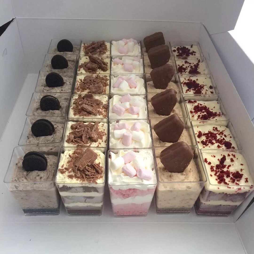 Пирожное в коробках фото Không có mô tả ảnh. Desserts, Dessert packaging, Mini dessert recipes