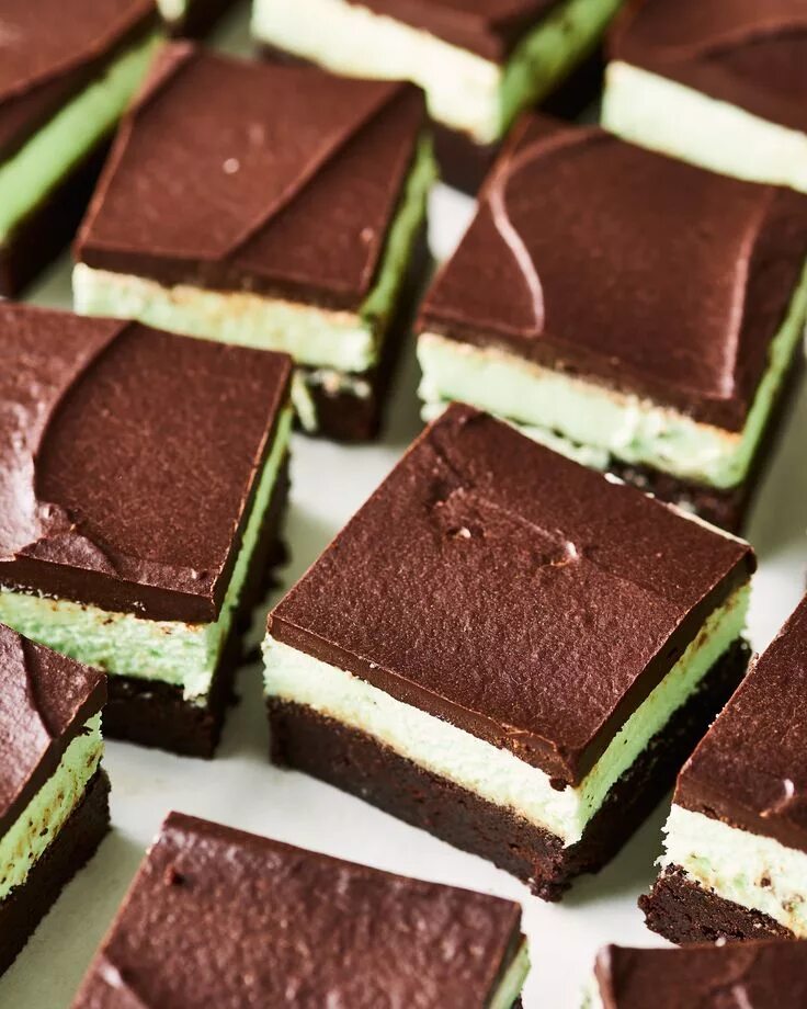 Пирожные рецепты с фото в домашних Recipe: Triple-Decker Mint Brownies Recipe Mint brownies, Eat dessert, Holiday b
