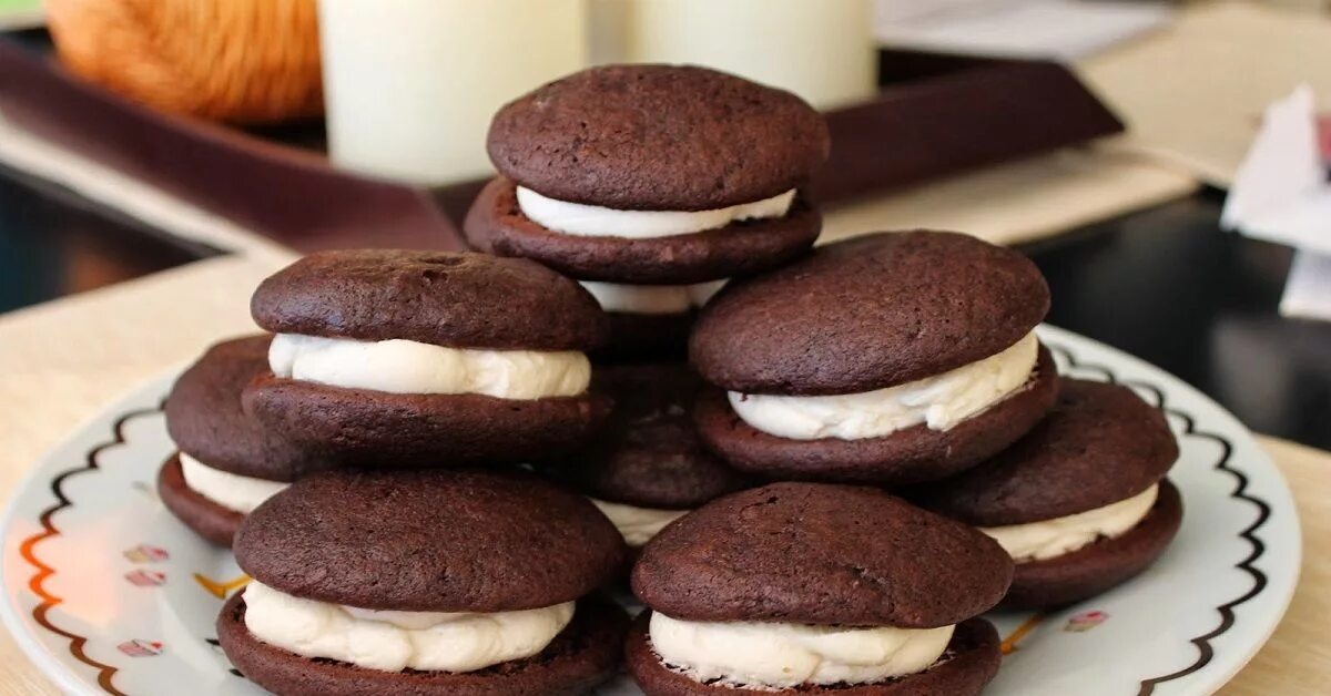 Пирожные рецепты с фото в домашних Вкуснейшее пирожное "Вупи" Homemade oreos recipe, Oreo recipes, Homemade oreos