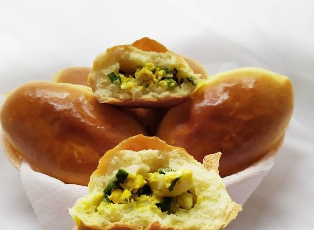 Пирожок лук с яйцом фото Пирожки с луком и яйцом - калорийность, пищевая ценность ⋙ TablicaKalorijnosti.r