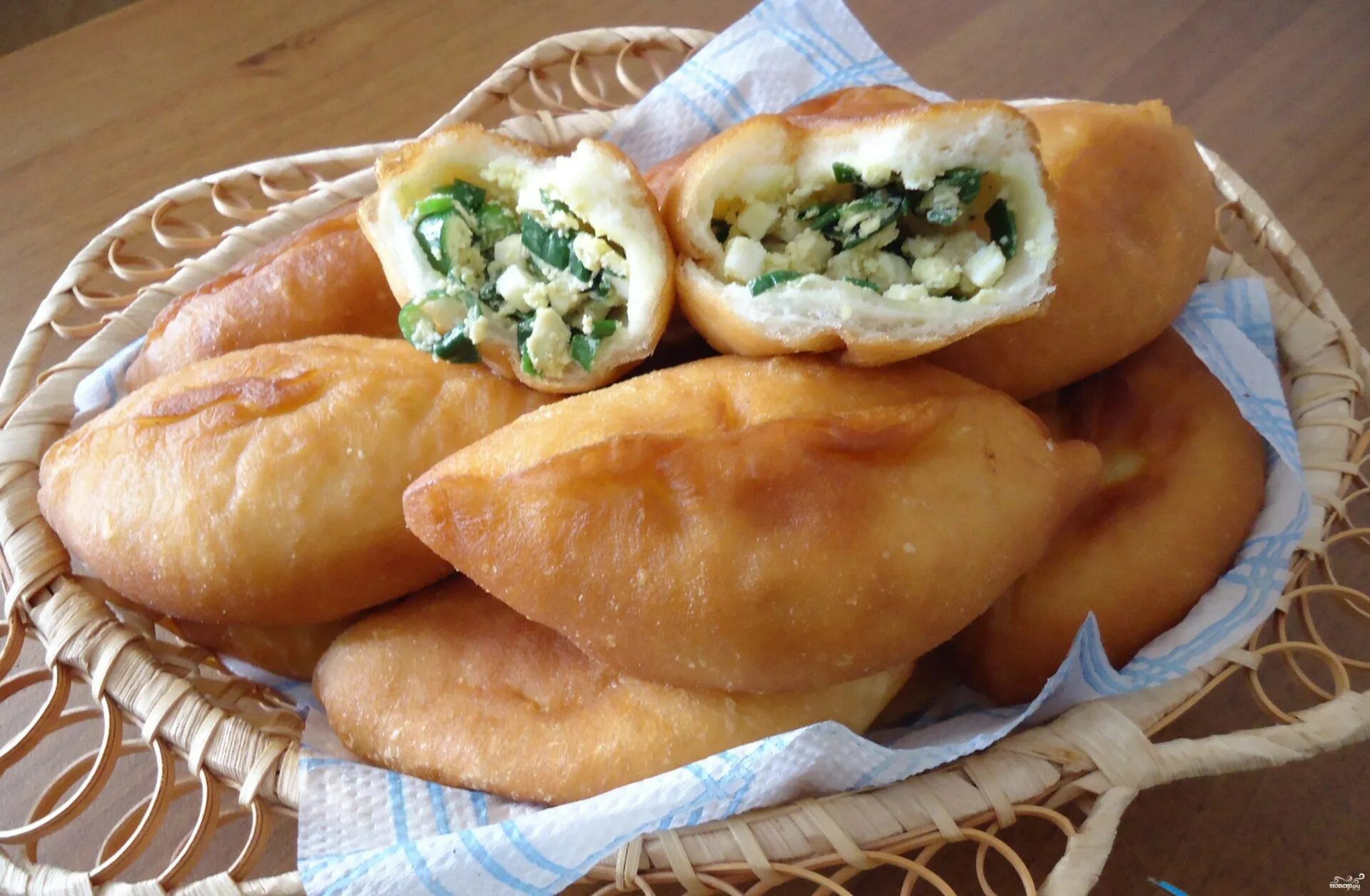 Пирожок лук с яйцом фото Пирожки с луком и яйцом - пошаговый рецепт с фото на Повар.ру