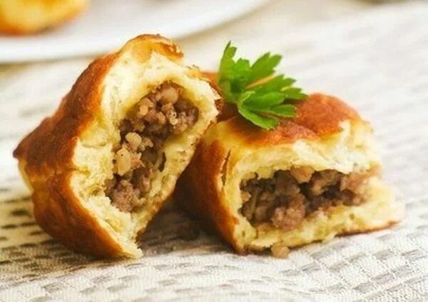 Пирожок с печенью жареный фото Fried meat pies Meat pie, Cooking, Meat
