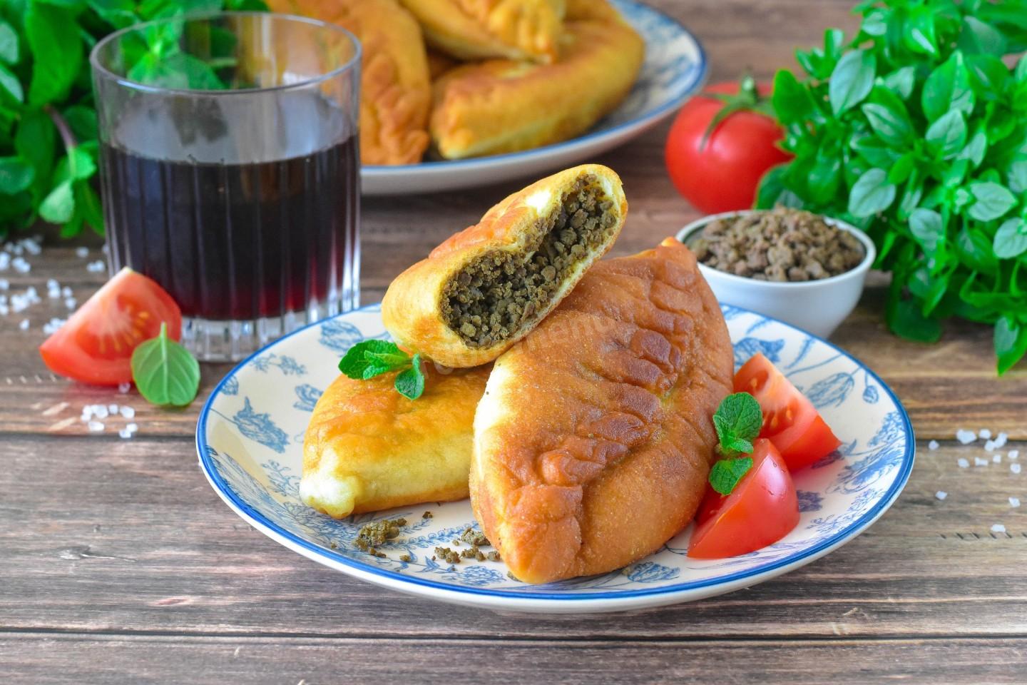 Пирожок с печенью жареный фото Пирожки с печенью жареные на сковороде рецепт фото пошагово и видео - 1000.menu