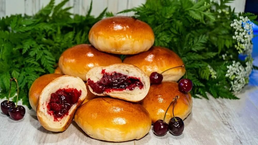Пирожок с вишней фото Сдобные пирожки на кефире с начинкой из вишни рецепт фото пошагово и видео - 100