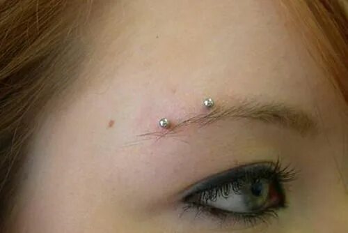 Пирсинг брови фото Pin by karina suellen on style Eyebrow piercing, Cool ear piercings, Face pierci
