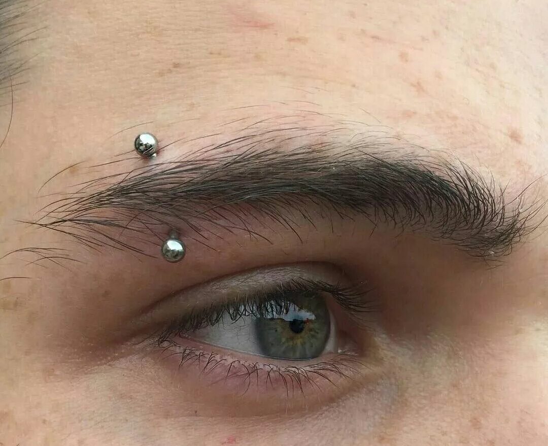 Пирсинг брови фото мужчины Пирсинг в Клинике эстетической медицины Beauty Practice, м. Университет, Академи