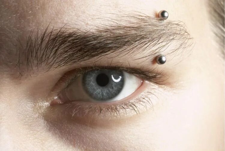 Пирсинг брови фото мужчины Your Guide to Eyebrow Piercings, Straight From a Celebrity Piercer Eyebrow pierc