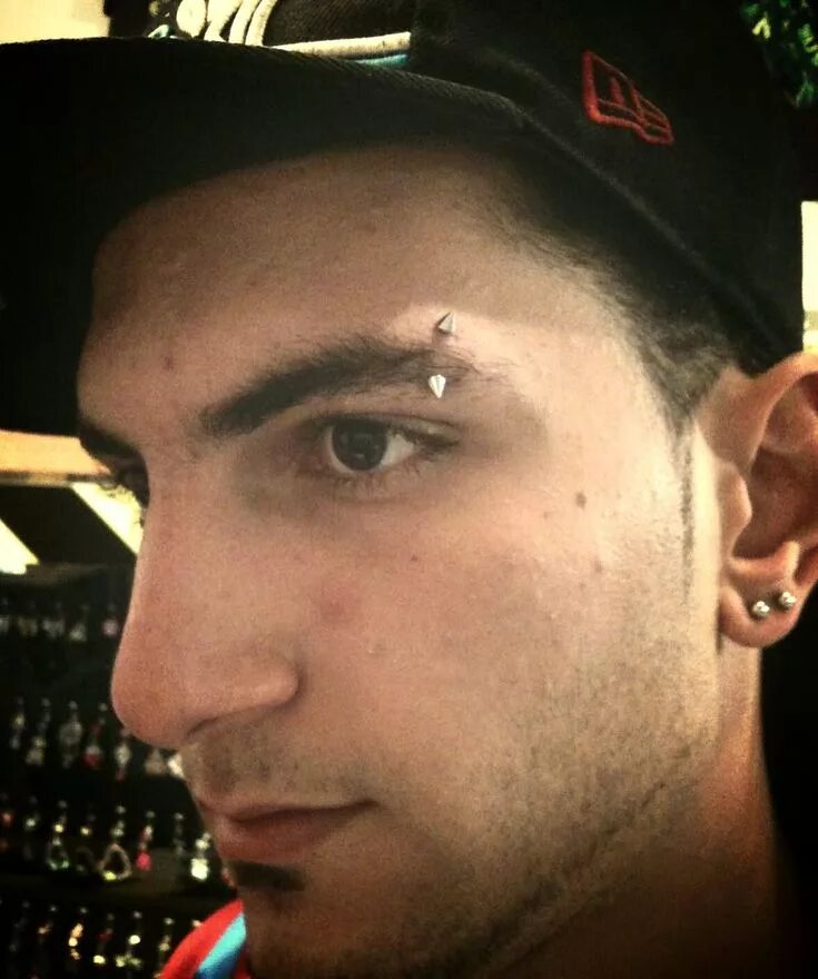 Пирсинг брови мужской фото ideas y conveniencia de realizarse un piercing en la ceja Eyebrow piercing, Eyeb