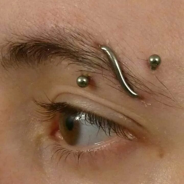 Пирсинг брови мужской фото Pin by Igyda lsvus on accessories,piercing body art Piercings, Earings piercings