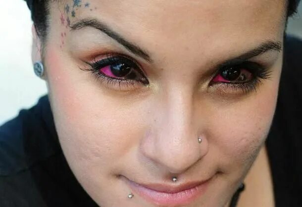 Пирсинг глазного яблока фото some acne scarring on the cheeks Eyeball tattoo, Eye tattoo, Bad fashion trend