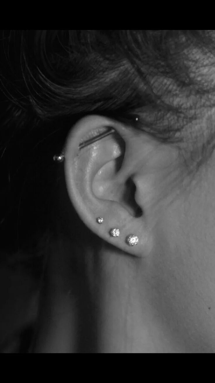 Пирсинг мочки уха фото Pin by Kiara Santiago on Cute ear piercing Cute ear piercings, Ear piercings, Di