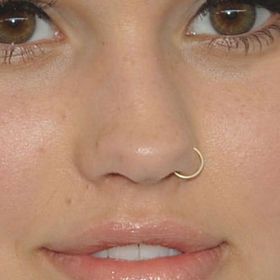 Пирсинг носа кольцо сбоку фото 22g Seamless Hoop Nose Ring 6mm 8mm 10mm Also Fits Tragus Cartilage Helix Earrin